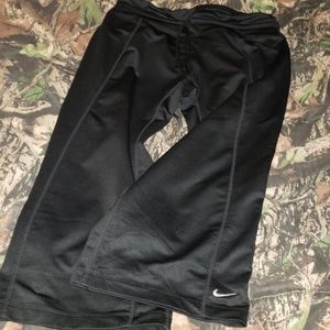 Black nike workout capris